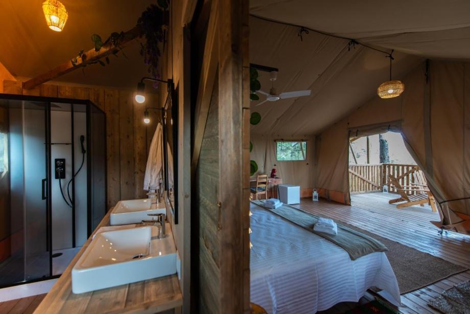 Hostal La Salut De Terrades Exterior photo